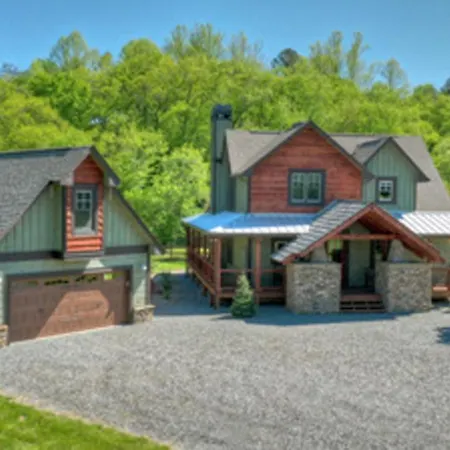 Firefly Farmhouse - Riverfront Modern 2 Bedroom W Loft